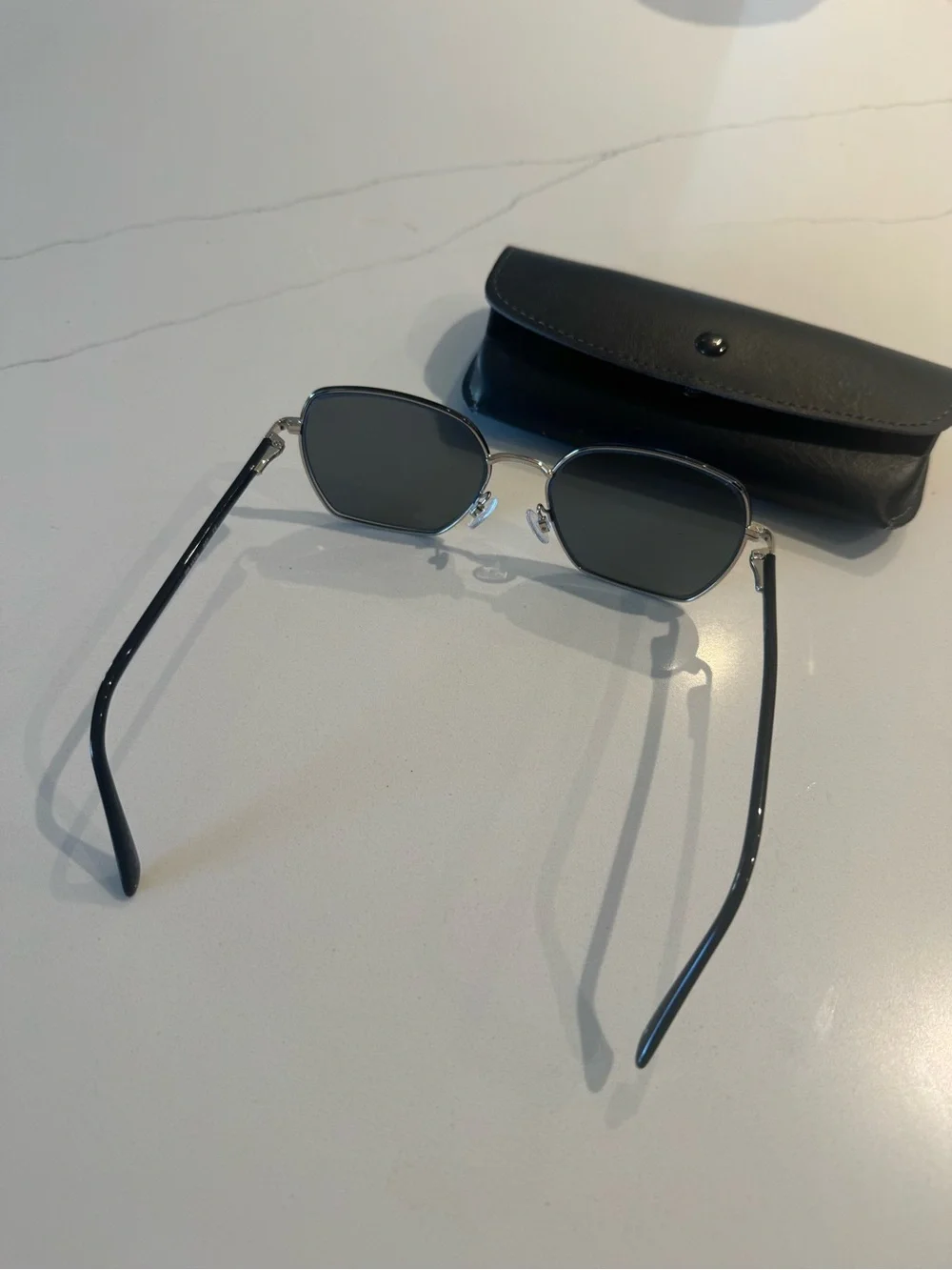 Bravo Project Runway metal Frame Sunglasses with Black aviator Lenses